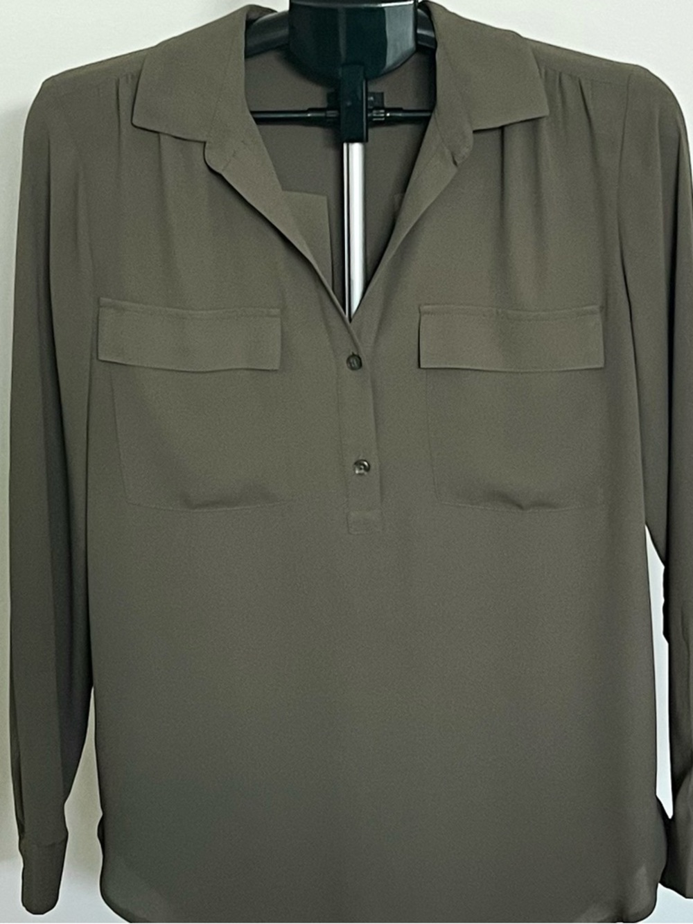 Ann Taylor Women’s Olive Green Pop-Over Pocket Blouse Size Medium
